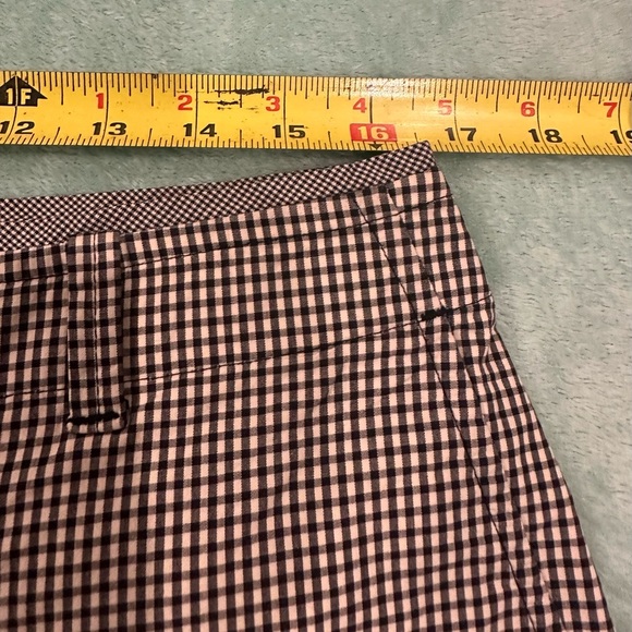 Talbots Checkered Black and White 
Shorts. Cute dressed up or casual! 
Sz 10 
T1 - Picture 9 of 10